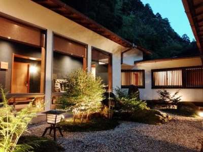 �^���ق̊O��