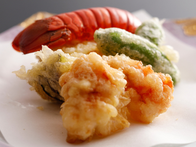 【夕食一例】伊勢海老の天婦羅。天出汁でお召し上がり下さい。