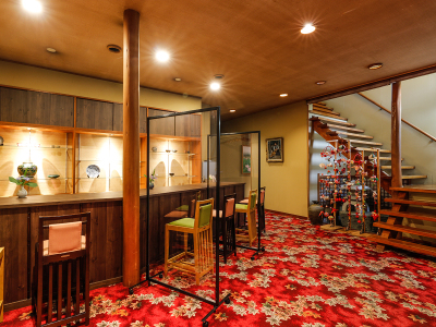 【館内】カフェスペースでは朝食後にコーヒーをご用意しています。