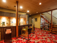 �y�ٓ��z�J�t�F�X�y�[�X�ł͒��H��ɃR�[�q�[�����p�ӂ��Ă��܂��B