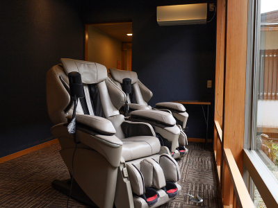 【設備・備品】湯上り処にはマッサージチェアがあり、無料でご利用いただけます。