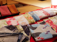 �y�ݔ��E���i�z�j���E�����Ƃ��ɁA�F���߂݂̑��o�����������܂��B