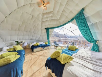 【スイートルーム】8mのデラックステント。最大8名様までご宿泊いただけます。