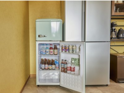 【有料ドリンクの冷蔵庫】山梨限定のドリンクは有料ドリンクの冷蔵庫から味わえます。