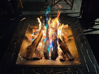 【追加オプション】虹色焚き火で不思議な炎を体験してください。　