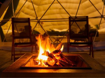 夜は焚き火をお楽しみください