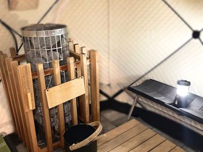 テントサウナ内