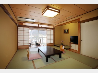 客室一例（花春亭）