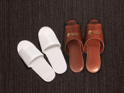 室内スリッパ（簡易スリッパはフロントにお声がけください）