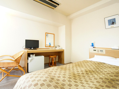 ダブルルーム 140cm幅ダブルベッドで広々リフレッシュ♪