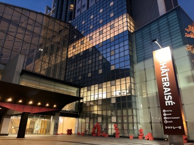 ホテル外観（夜）