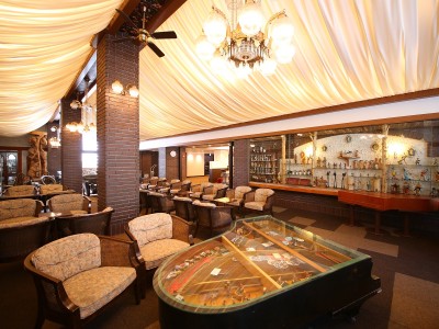 【ロビー】世界の音楽人形が飾られています