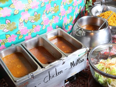 【カレーバイキング】『エスニックレストランかもしか』のカレーバイキング。辛さも色々♪