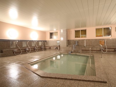 【大浴場】志賀高原の天然水で入る天然風呂。ミネラルが豊富で、体の芯から温まり、お肌もすべすべです。