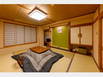 客室一例（冬季期間）※コタツのご用意がない場合もあります。