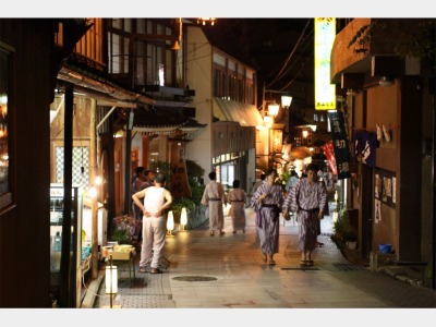 渋温泉街の様子