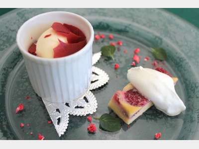 ご夕食イメージ 遊び心あるデザートでご夕食の締めくくりを・・・