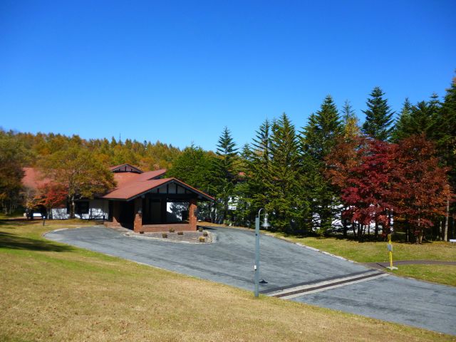 八ヶ岳高原ロッジ ホテル外観(秋)