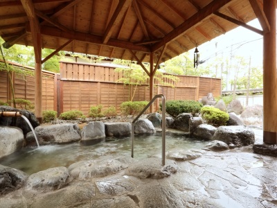 信州の爽やかな風を感じられる癒しの露天風呂です。