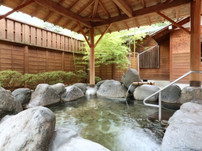 信州の爽やかな風を感じられる癒しの露天風呂です。