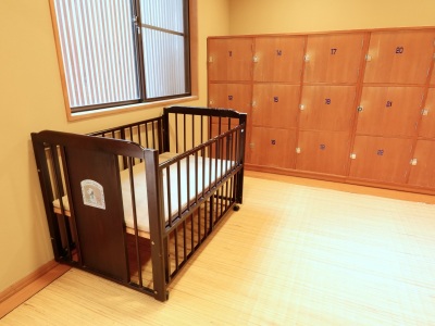 脱衣所にベビーベットもご用意しております。