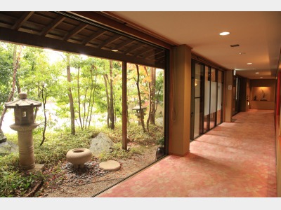 大浴場へと続く廊下