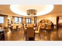 yCafe{[z