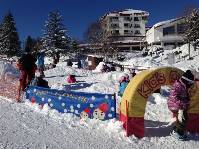 ちびっ子に大人気雪遊び広場