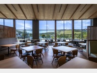 RESORT�@FOOD�@HALL�u�ΔȂ̕��v