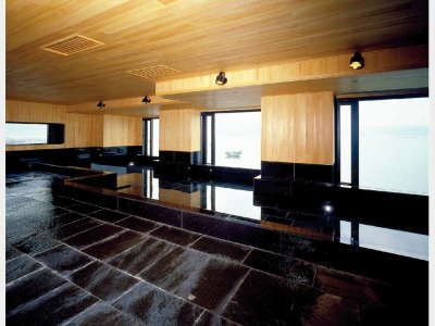 温泉展望浴場（男性用） ホテル最上階：14階にあり眺望抜群