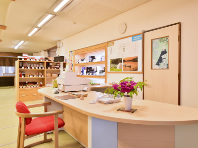 畳敷きのフロント・ロビー