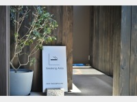 ���i����