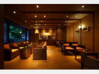 ���E���W