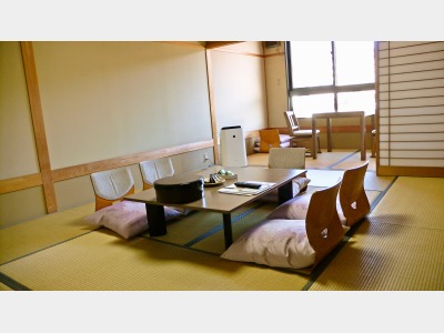 桧館　川側和室