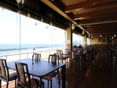 レストラン『波の華』