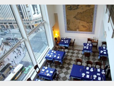 レストラン「リストランテ　ポルトファーロ」