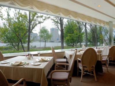 フランス料理レストラン“ベルビュー”