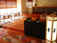 ���E���W