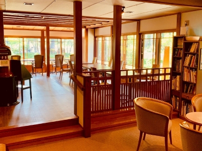 【ラウンジ】快適な椅子席になりました