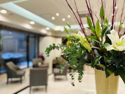 季節の生花でお迎えします