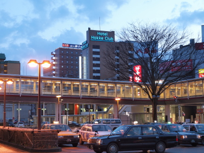 長岡駅からの外観