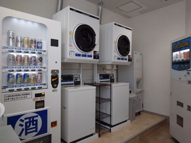 ホテルリバーイン 自販機・ランドリーコーナー