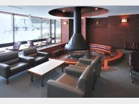 ���E���W