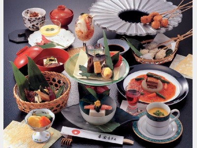 夕食一例（和洋折衷会席）