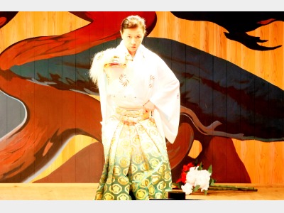 女将の演舞