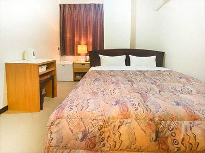 ダブルルーム【140cm幅ベッド1台】