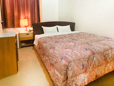 ダブルルーム【140cm幅ベッド1台】