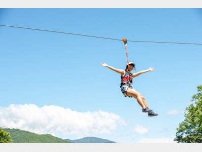 ZIP LINE（ジップライン）