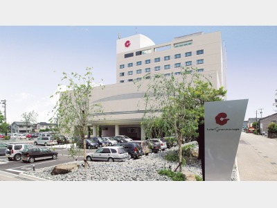 �z�e���O�����~���[�W���̊O��