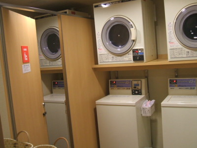 館内１１階　コインランドリー３台有り（内１台女性専用）